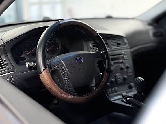Volvo V70 8 of 14