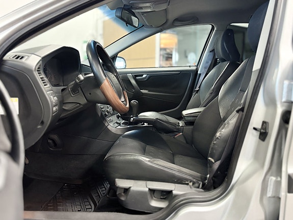 Volvo V70 9 of 14