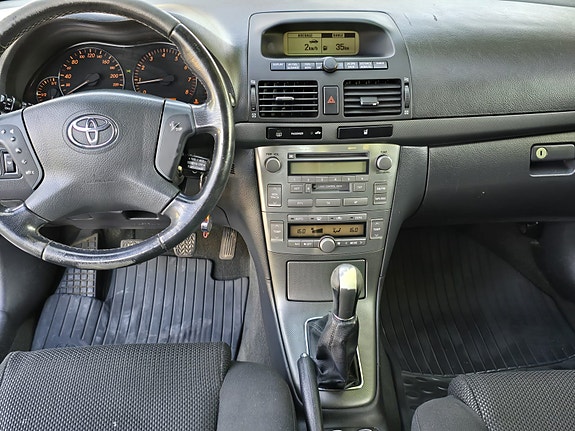 Toyota Avensis 7 of 7