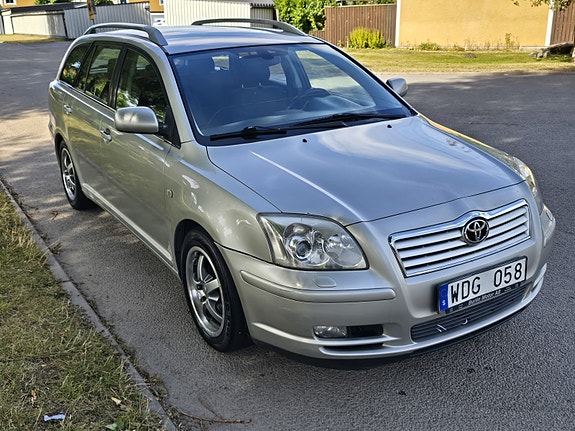 Toyota Avensis 2 of 7