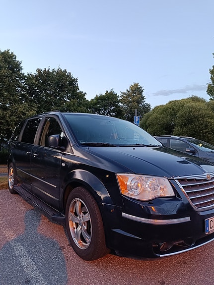 Chrysler Grand Voyager 2 of 6
