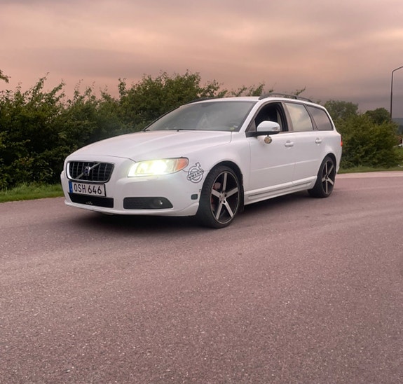 Volvo V70 4 of 5