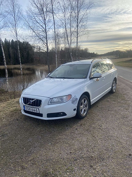 Volvo V70 2 of 5