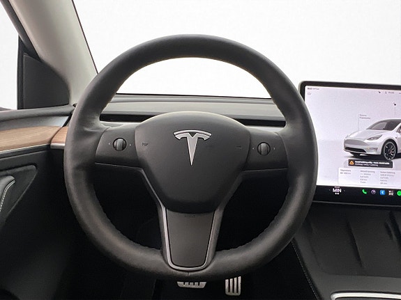 Tesla Model Y 14 of 30