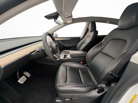 Tesla Model Y 11 of 30