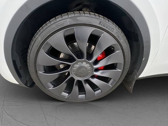 Tesla Model Y 29 of 30