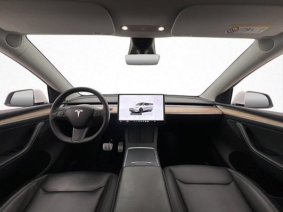 Tesla Model Y 13 of 30