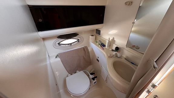 Bayliner 285 cruiser 12 of 15
