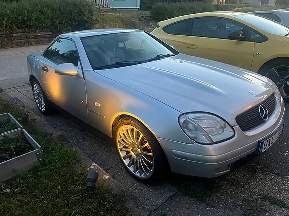Mercedes-Benz SLK230 5 of 6