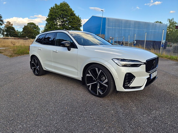 Volvo XC60 2 of 10