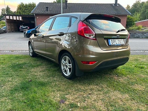 Ford Fiesta 5 of 8