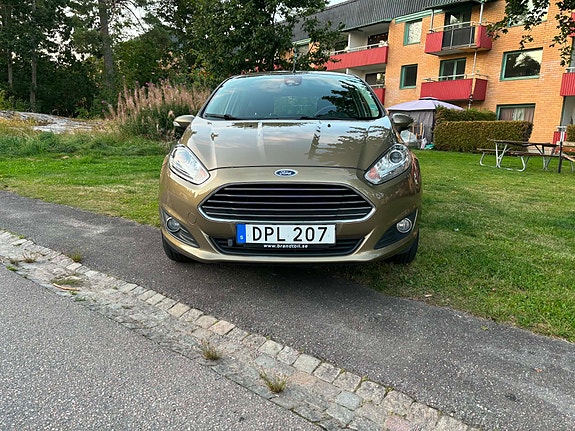 Ford Fiesta 2 of 8