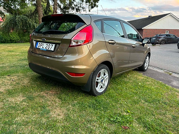Ford Fiesta 4 of 8