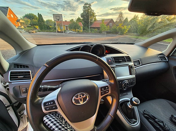 Toyota Verso 12 of 17