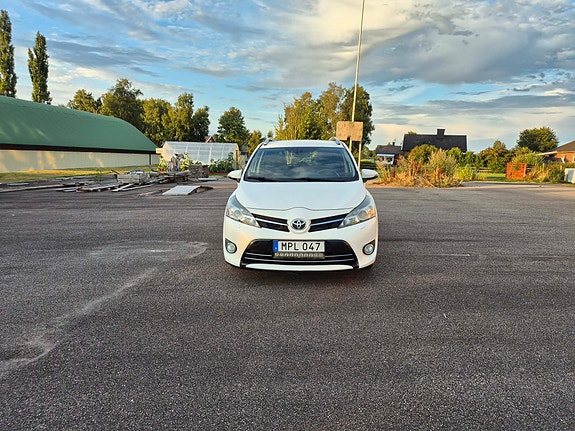 Toyota Verso 2 of 17