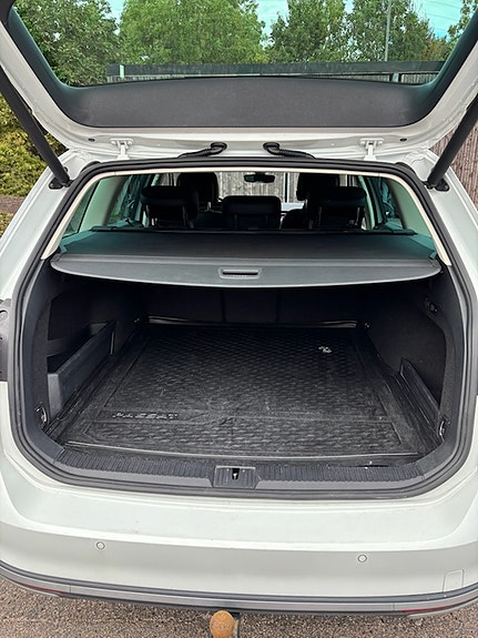 Volkswagen Passat Alltrack 9 of 11