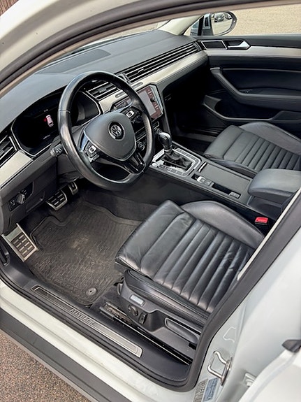 Volkswagen Passat Alltrack 5 of 11
