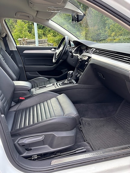 Volkswagen Passat Alltrack 6 of 11