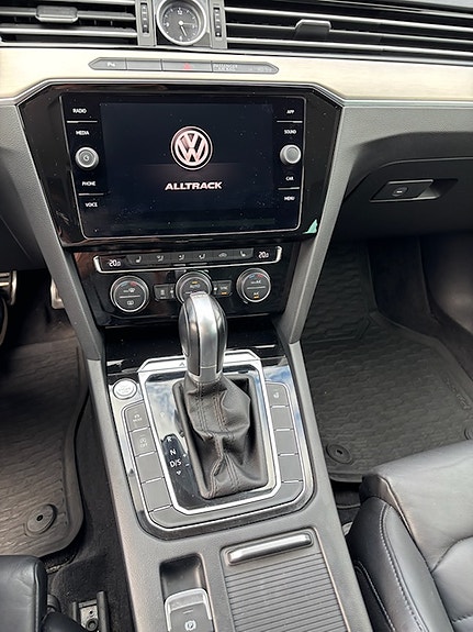 Volkswagen Passat Alltrack 8 of 11