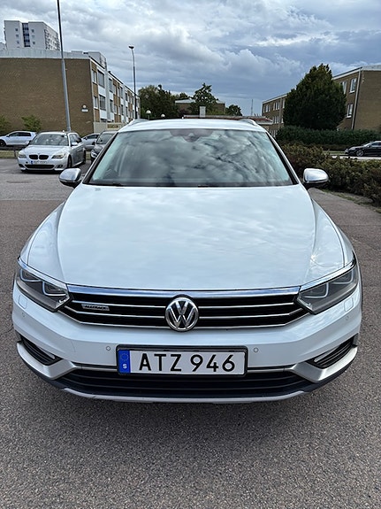 Volkswagen Passat Alltrack 3 of 11
