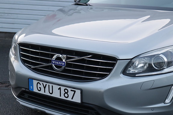 Volvo XC60 3 of 24