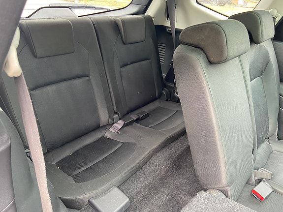 Nissan Qashqai+2 8 of 12