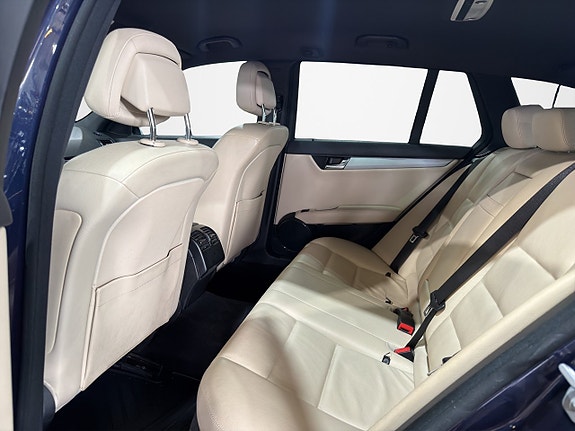 Mercedes-Benz C250 12 of 23
