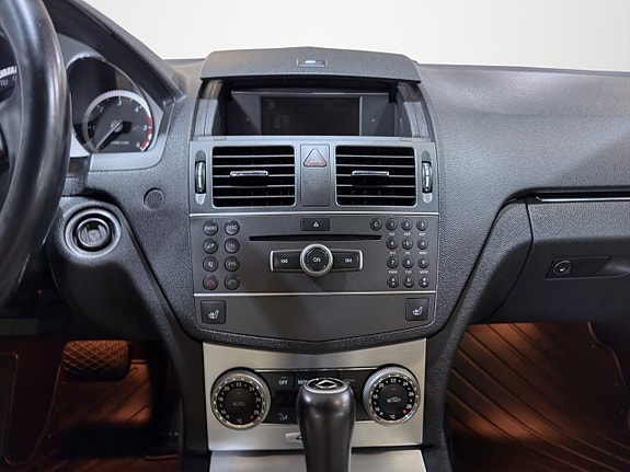 Mercedes-Benz C250 14 of 23