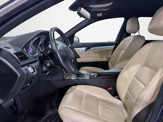 Mercedes-Benz C250 10 of 23