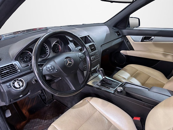 Mercedes-Benz C250 11 of 23