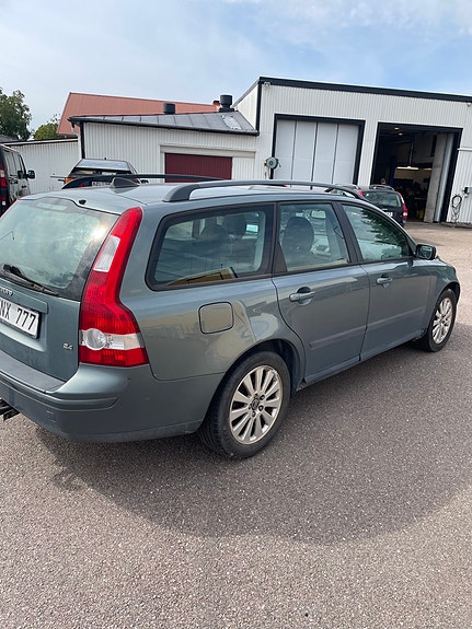 Volvo V50 3 of 4