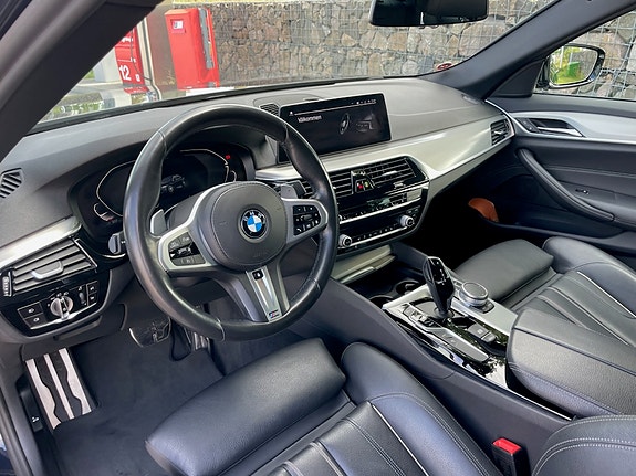 BMW 530e 4 of 5