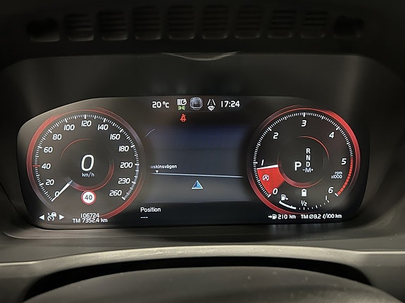Volvo XC90 10 of 26