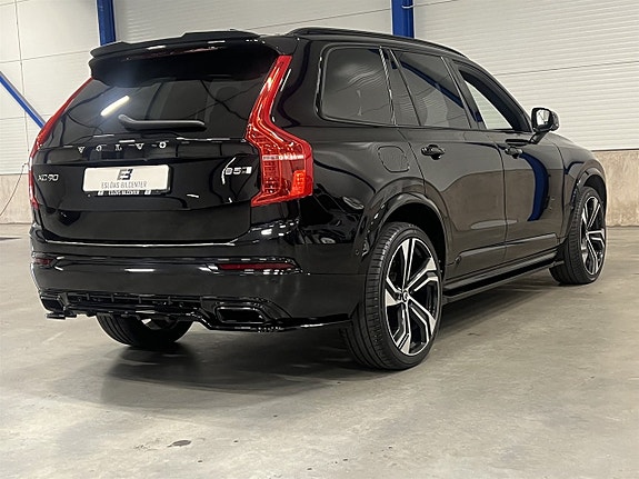 Volvo XC90 3 of 26