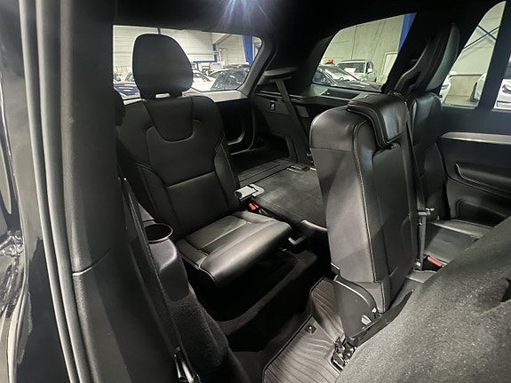 Volvo XC90 17 of 26
