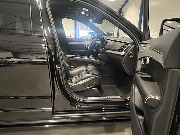 Volvo XC90 15 of 26