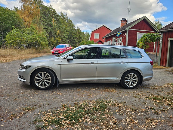 Volkswagen Passat 2 of 19