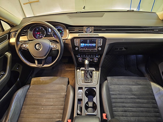 Volkswagen Passat 16 of 19
