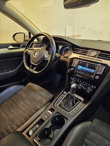Volkswagen Passat 17 of 19