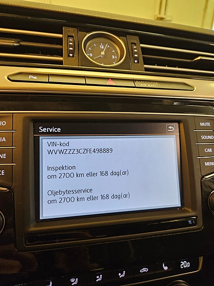 Volkswagen Passat 10 of 19