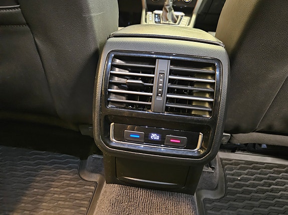 Volkswagen Passat 14 of 19