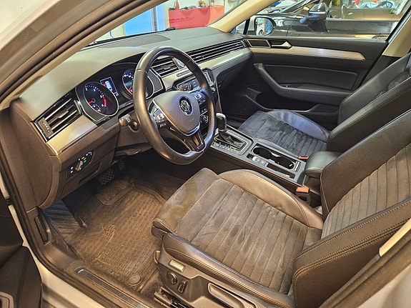 Volkswagen Passat 12 of 19