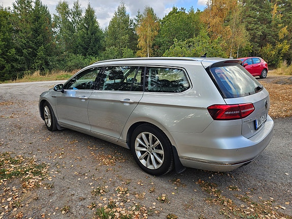 Volkswagen Passat 3 of 19