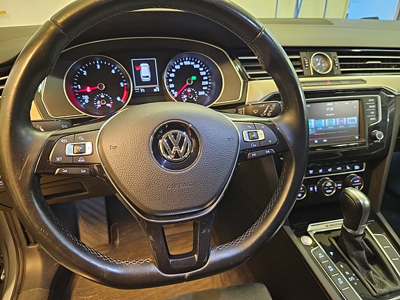 Volkswagen Passat 11 of 19