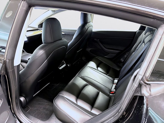 Tesla Model 3 10 of 19