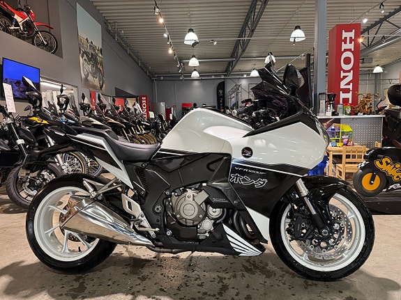 Honda VFR1200FD DCT #Endast 1970mil# 2 of 13