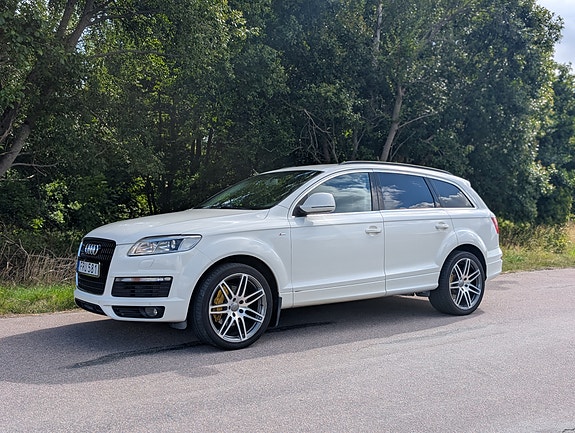 Audi Q7 2 of 10
