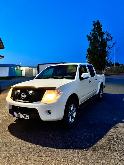 Nissan Navara 2 of 10