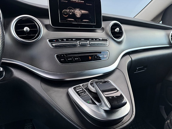 Mercedes-Benz V250 20 of 22