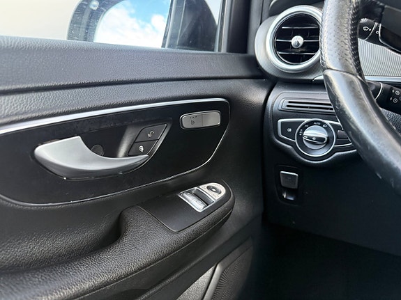 Mercedes-Benz V250 21 of 22